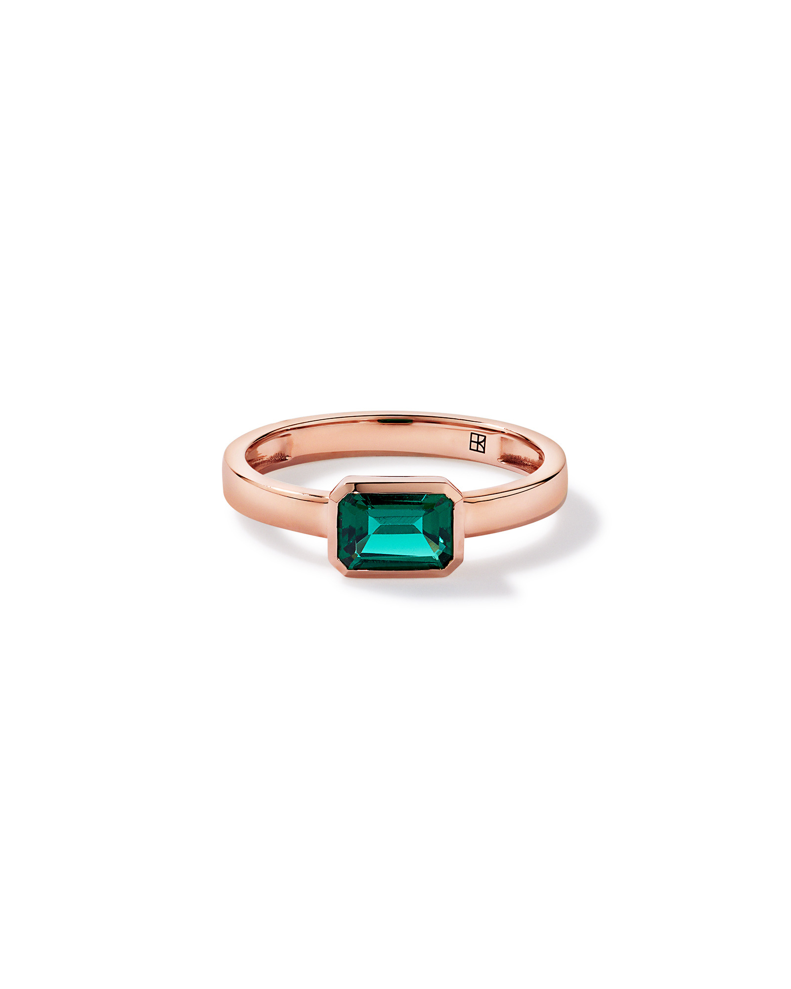 Création d’une bague en lunette émeraude or rose 10 carats
