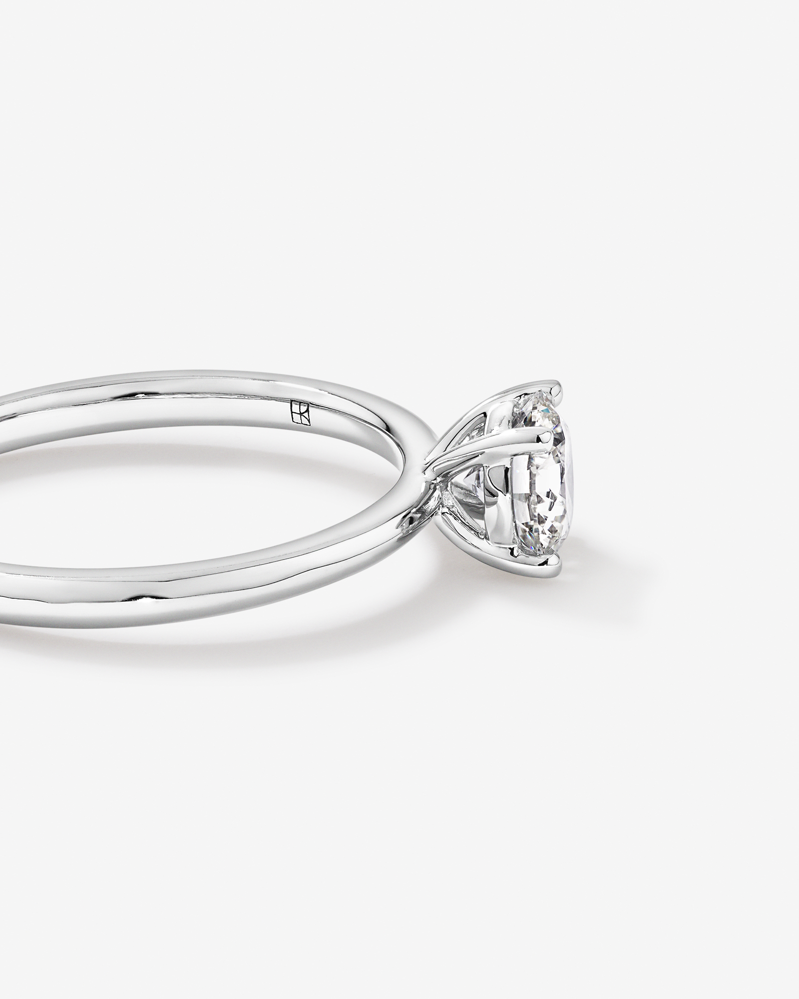 Bague solitaire en diamant canadien rond brillant 0,70 carat poids total en or blanc 18 kt