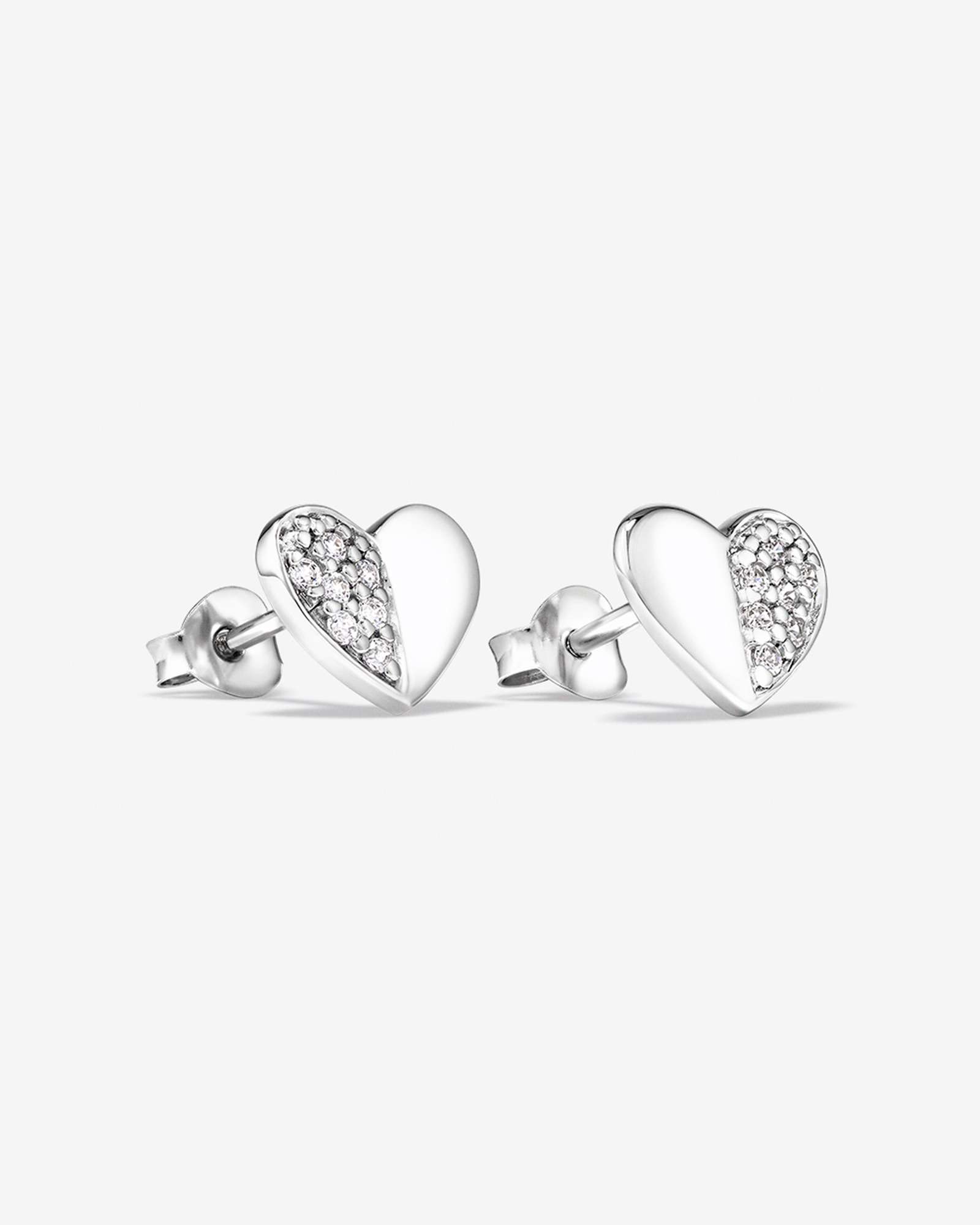 Boucles d'oreilles clous Cœur pavé avec zircone cubique en argent sterling