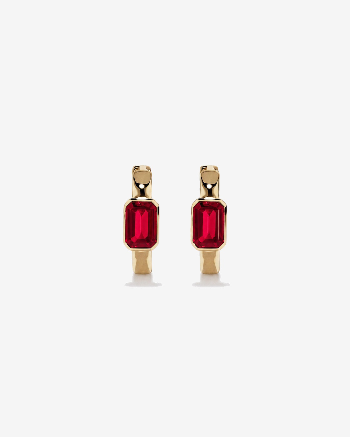 Boucles d'oreilles anneaux Rubis créé serties clos en or jaune 10 ct