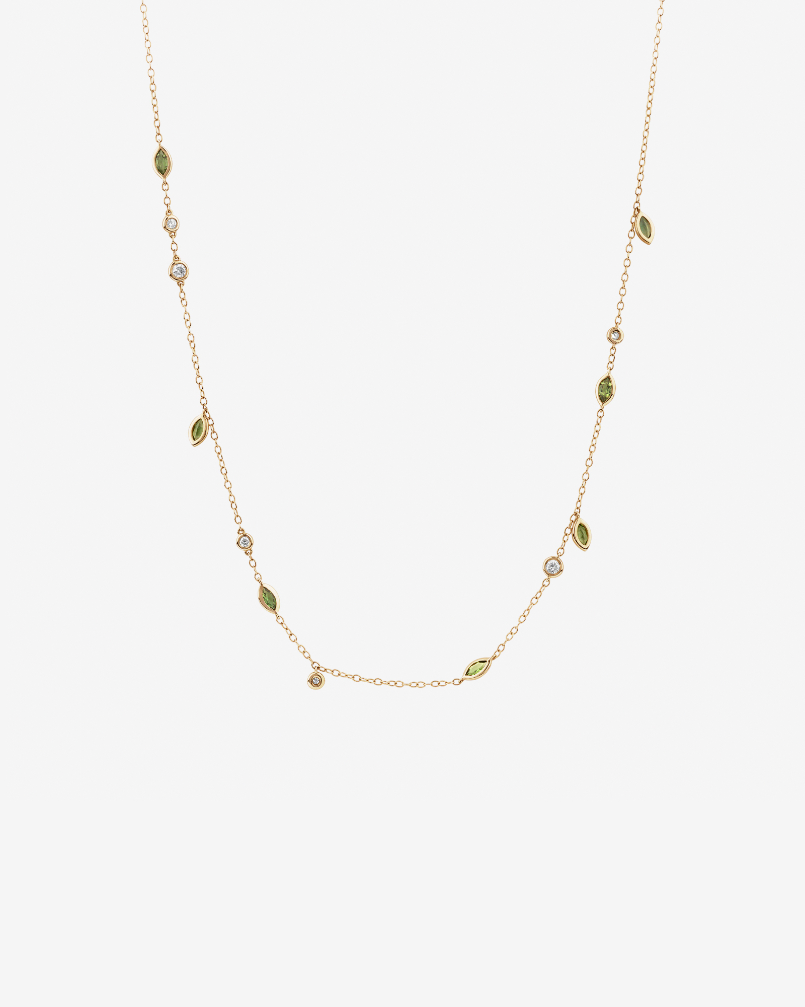 Collier en or jaune 10 K à tourmalines vertes et à diamants totalisant 0,14 ct