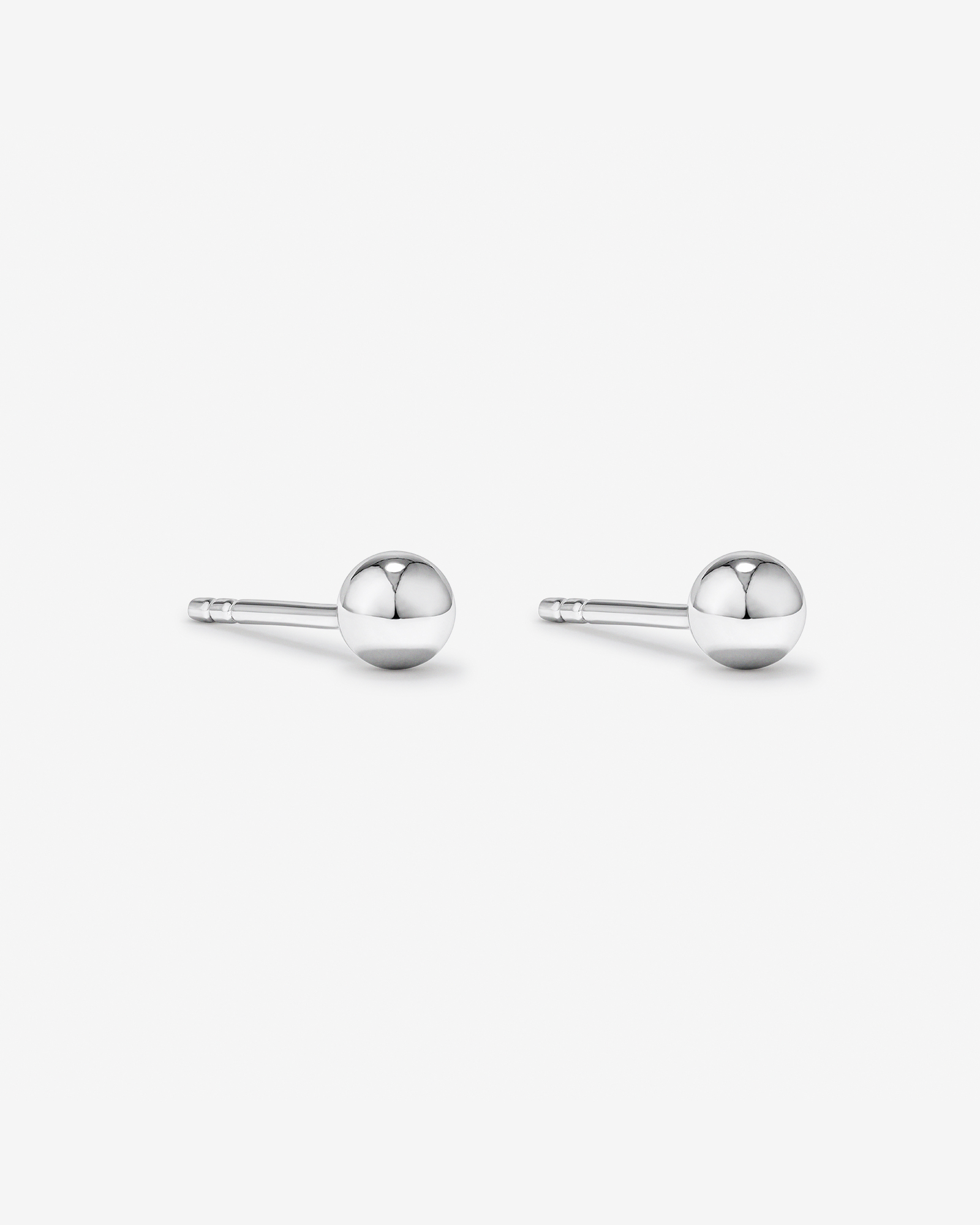 Boucles d'oreilles clous en forme de boule de 4 mm en argent sterling