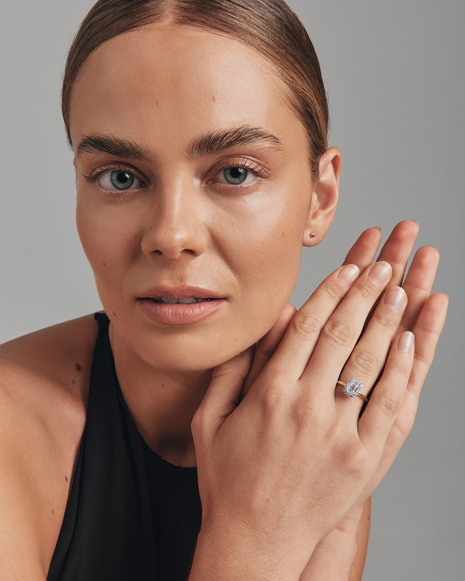 Bague De Fiançailles Halo En Diamant Laboratoire Taille Émeraude 1,46 Carat Poids Total Or Jaune Et Blanc 14 Carats