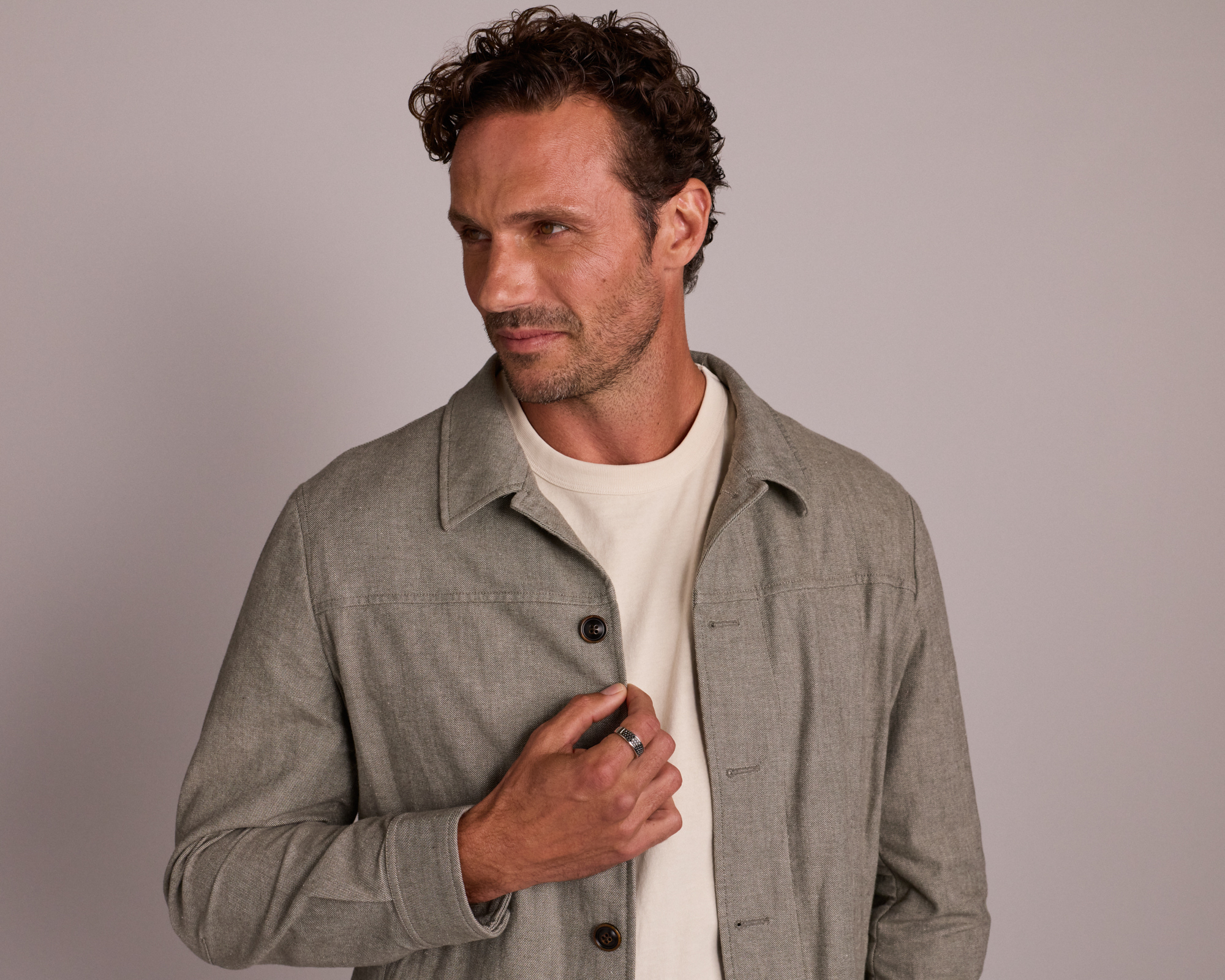 Bague en or blanc 10 K à pavé de diamants noirs totalisant 1 ct