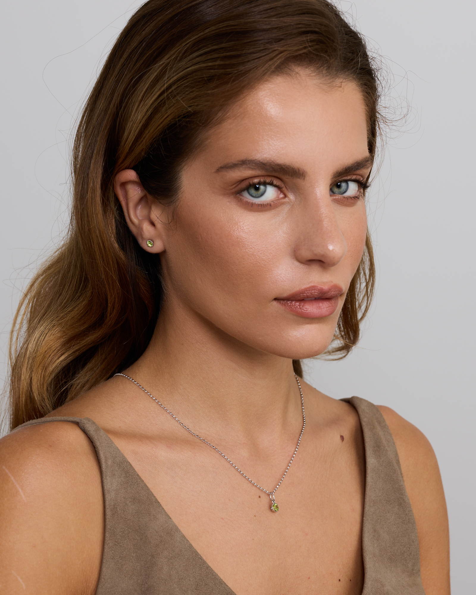 Boucles d’oreilles rondes en péridot en argent sterling