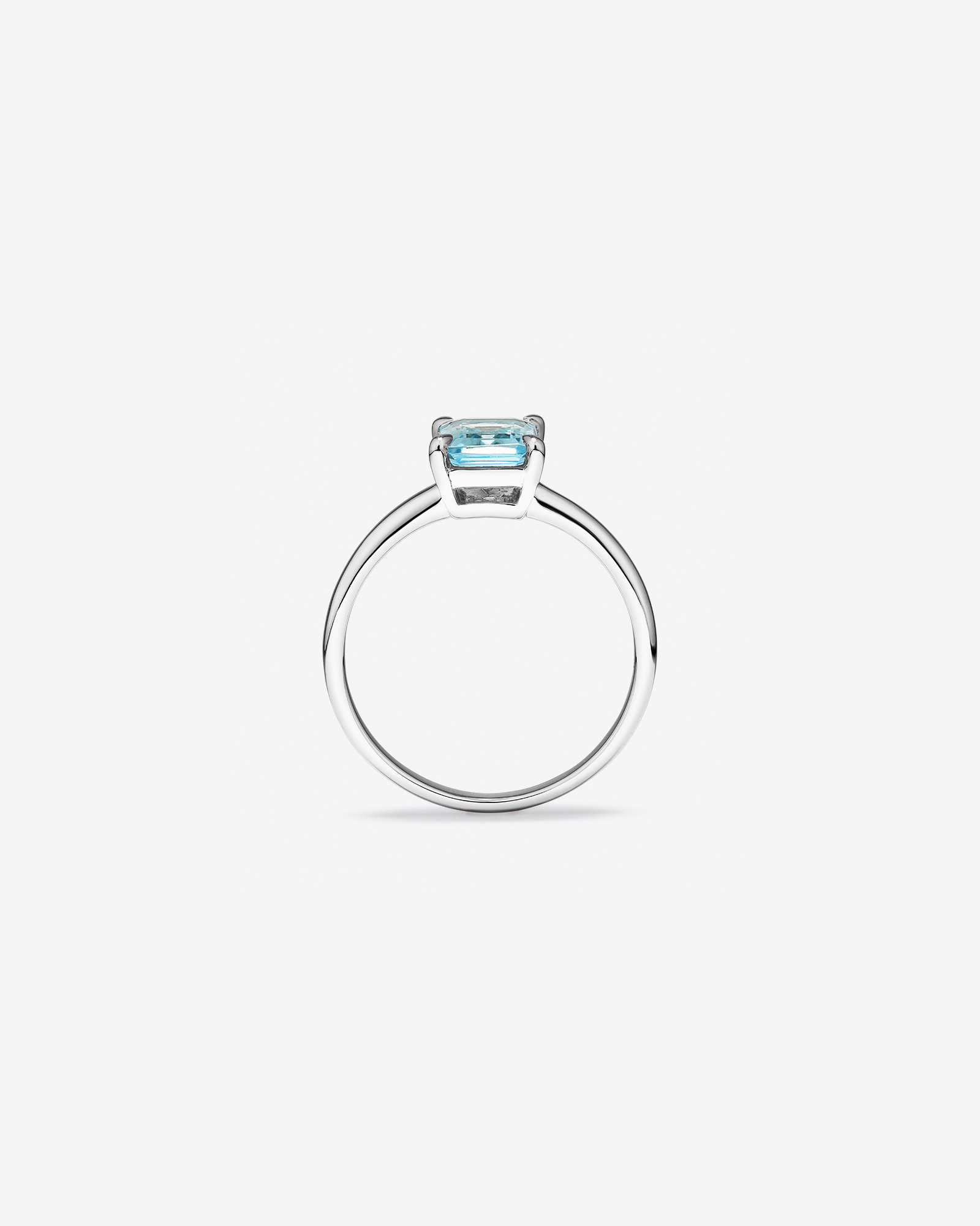 Ring with Aquamarine in 10kt White Gold