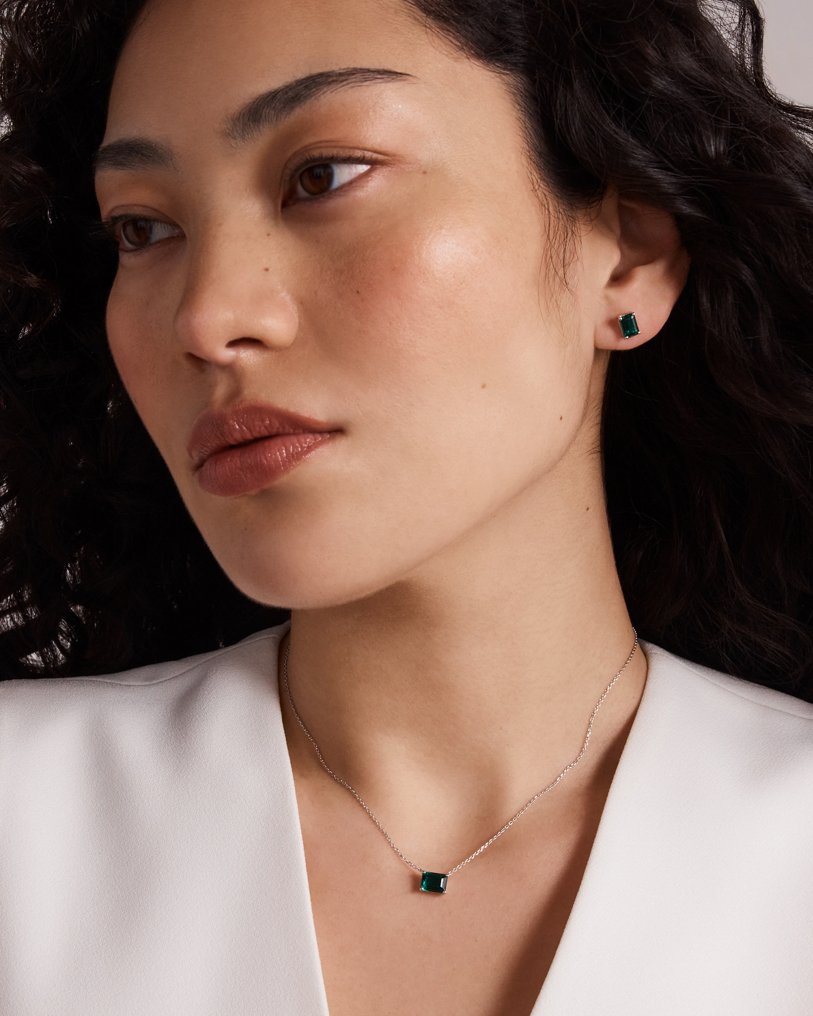 Ensemble En Argent Sterling Avec Boucles D’Oreilles À Tige Et Pendentif En Pierre D’Émeraude Synthétique Verte Taille Émeraude