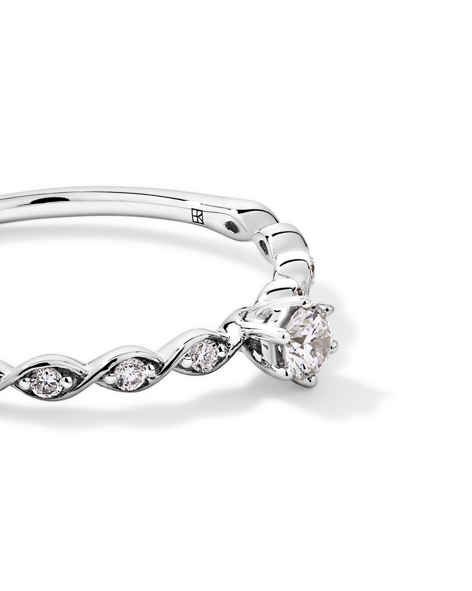 0.17TW Round Brilliant Laboratory-Grown Diamond Promise Ring 10kt Gold