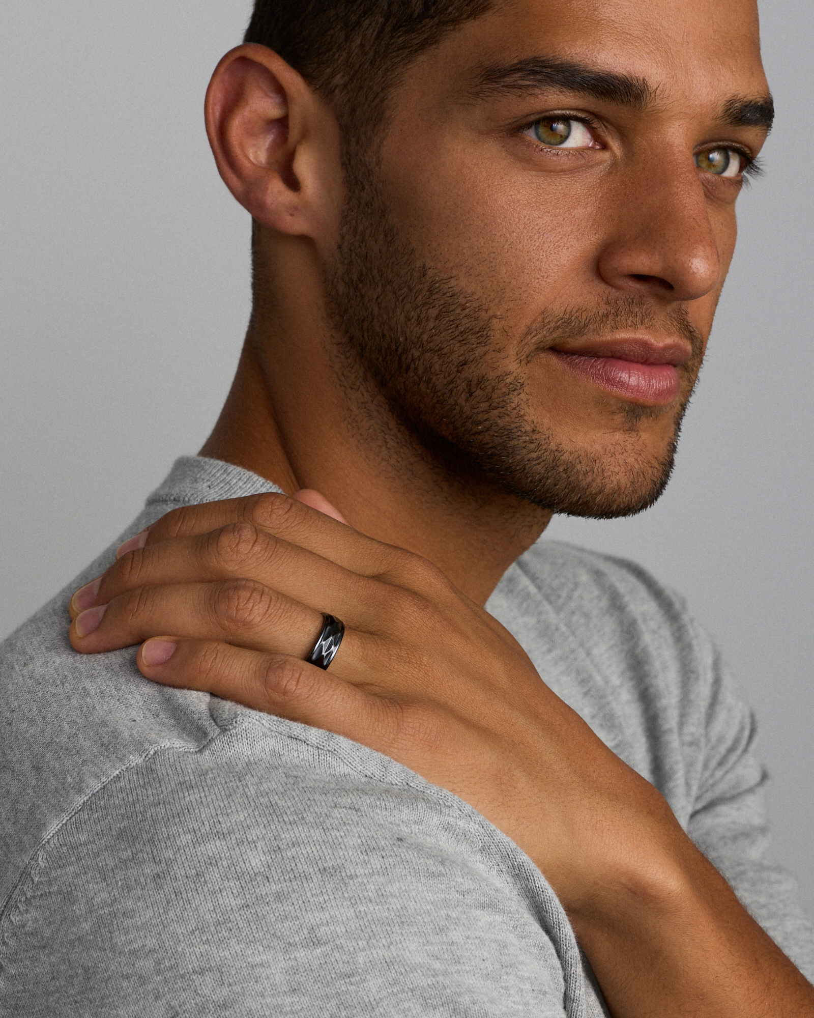 7mm Patterned Wedding Band in Black Titanium