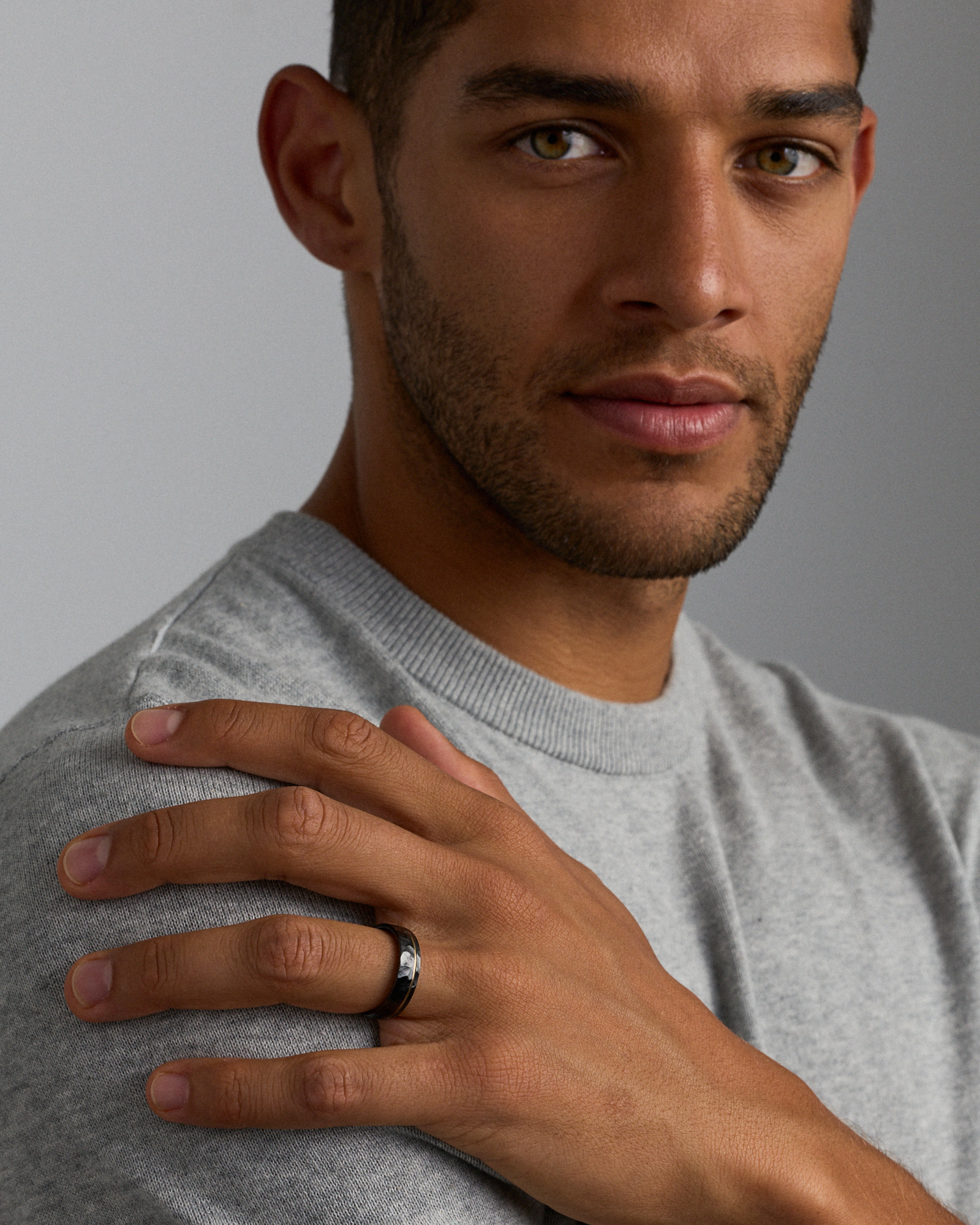 6mm Patterned Wedding Band in Black Titanium and 10KT Yellow Gold