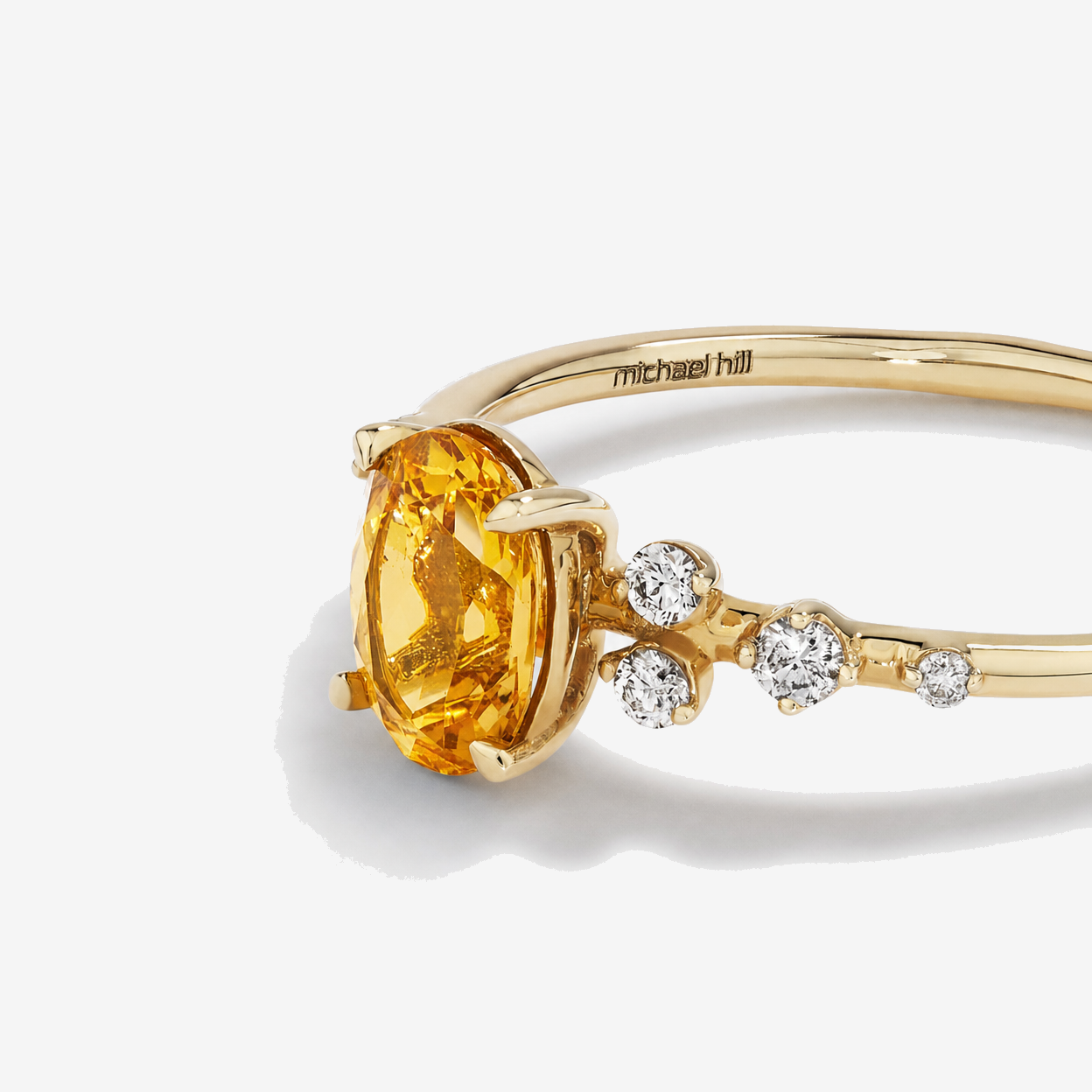 Bague en or jaune 10 carats avec citrine et diamants (poids total de 0,12 carat)