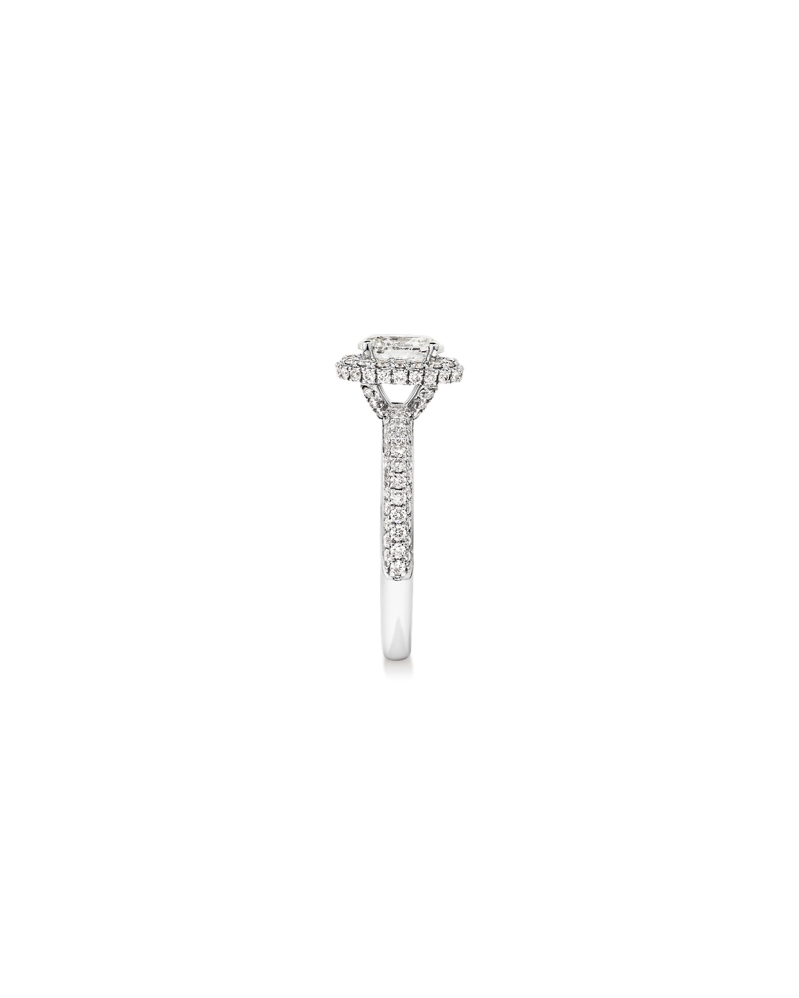 1,30 Carat Poids Total Bague De Fiançailles En Diamant Coupe Ovale Avec Pavé Et Halo, En Platine