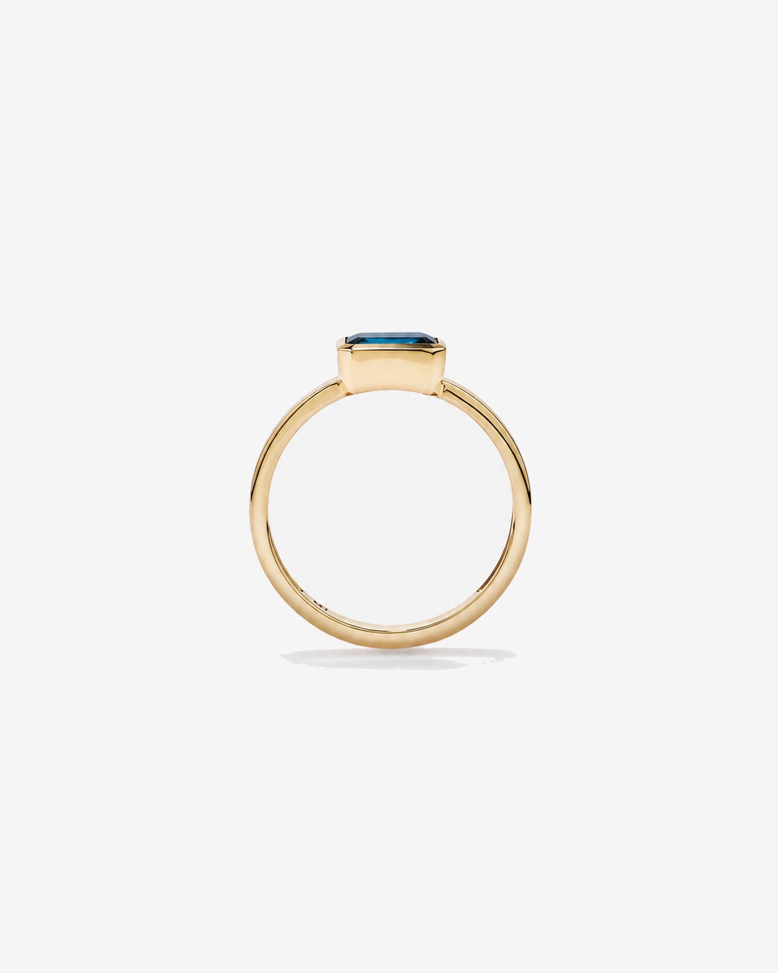 Bague Topaze bleu London sertie clos en or jaune 10 ct