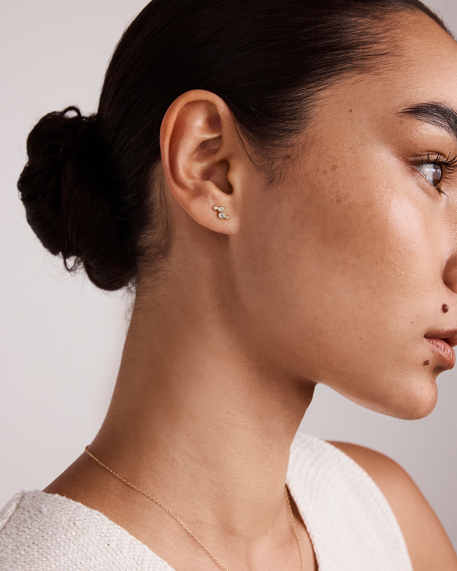 Boucles d’oreilles rondes TW à lunette graduée brillante de 0,15 carat en or jaune 10 carats