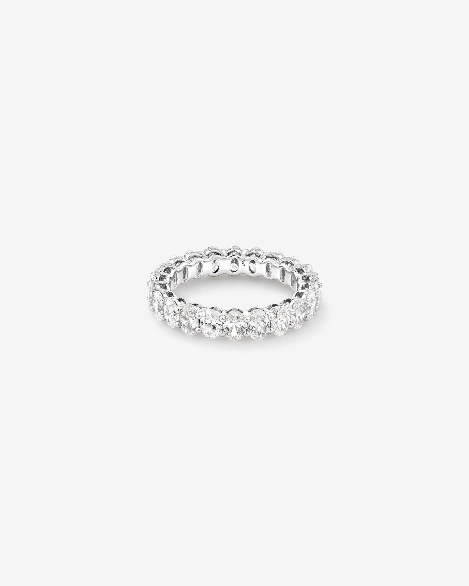 3,15 carats TW bague éternité avec diamants ovales cultivés en laboratoire en or blanc 14kt.