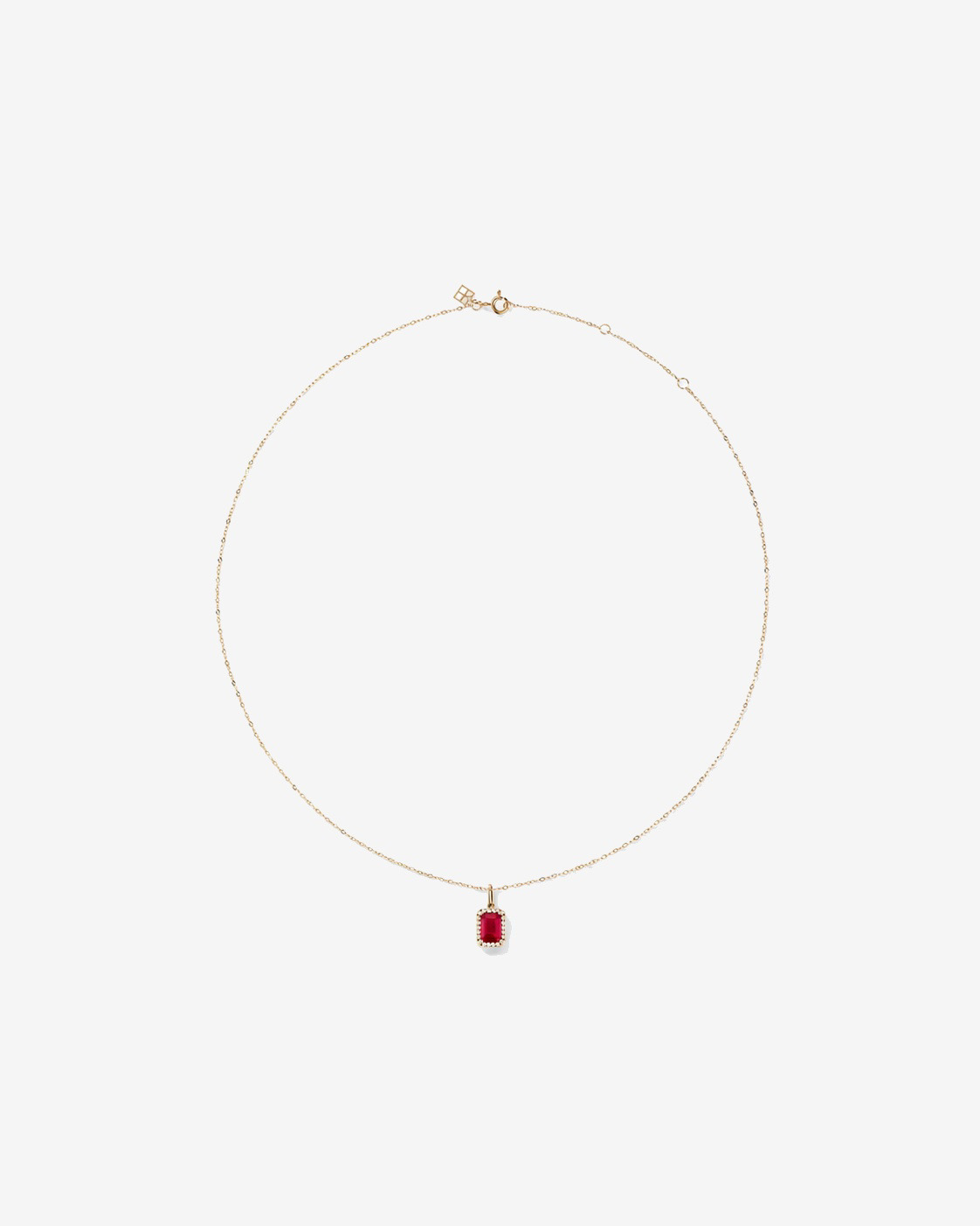 Pendentif halo Rubis créé taille émeraude avec diamants et chaîne en or jaune 10 ct