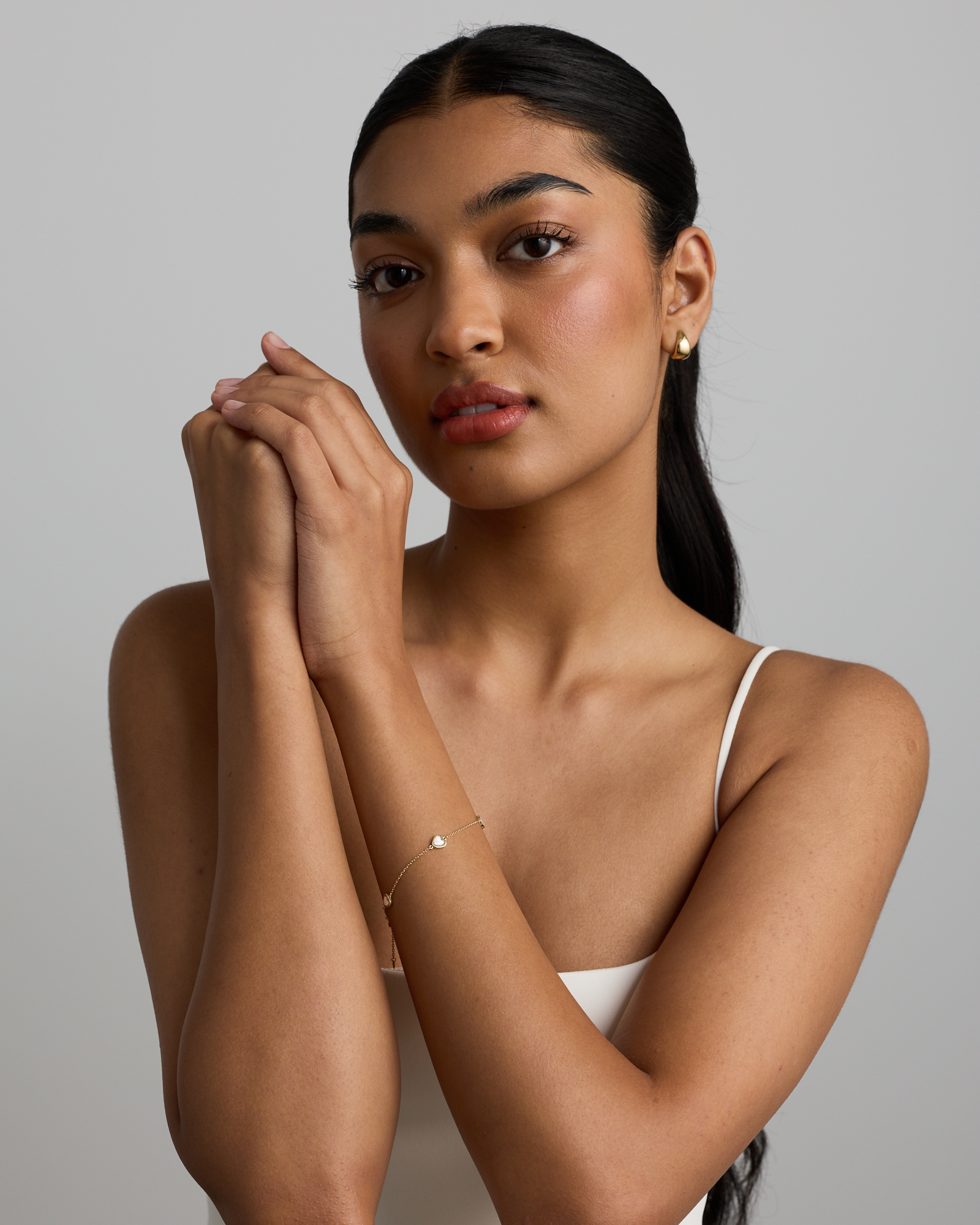 19cm (7.5") Mother of Pearl Heart Station Bracelet in 10kt Yellow Gold