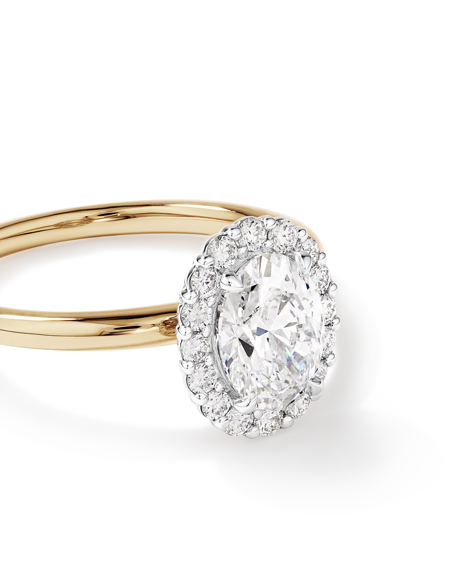 Bague De Fiançailles Halo En Diamant Laboratoire Taille Ovale 1,46 Carat Poids Total Or Jaune Et Blanc 14 Carats