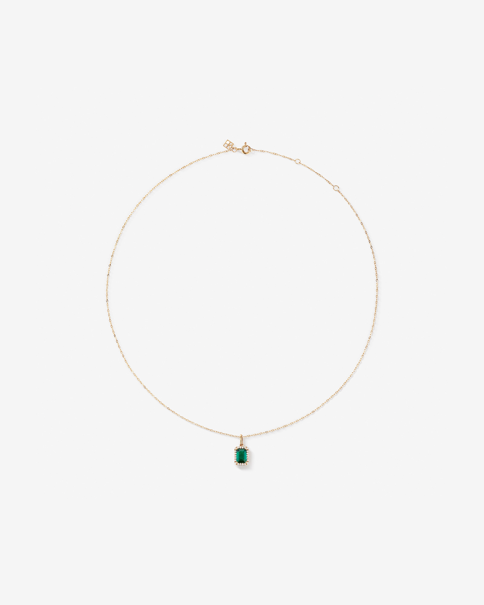 Pendentif en or jaune 10 carats avec chaîne et émeraude verte synthétique taillée en émeraude et halo de diamants