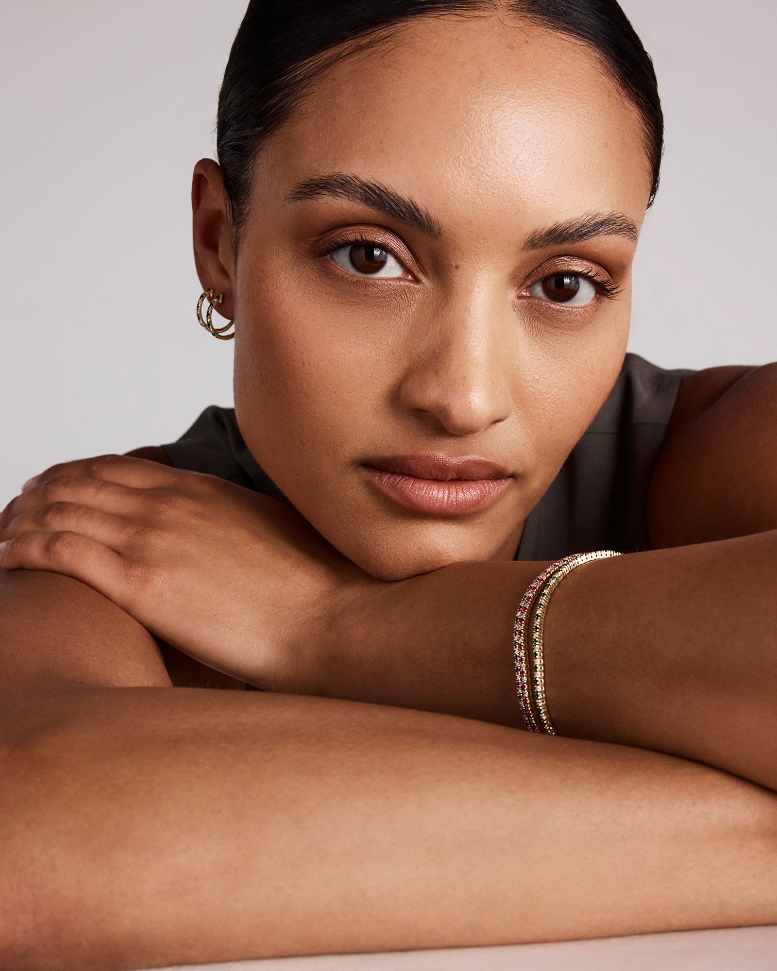 Bracelet tennis en or jaune 10 kt avec diamants de 0,68 carat TW et rubis créés