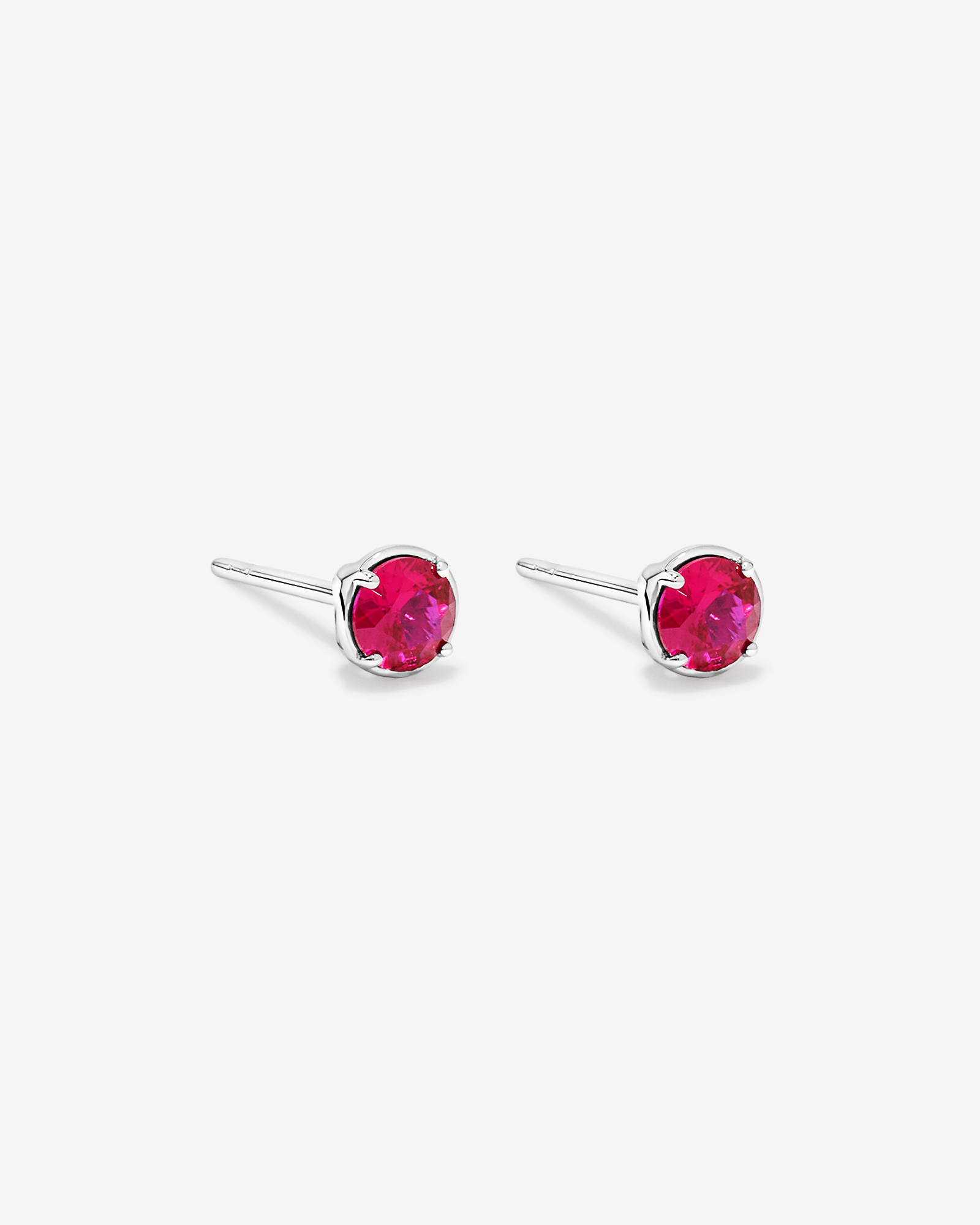 Boucles d’oreilles rubis créées rond en argent sterling