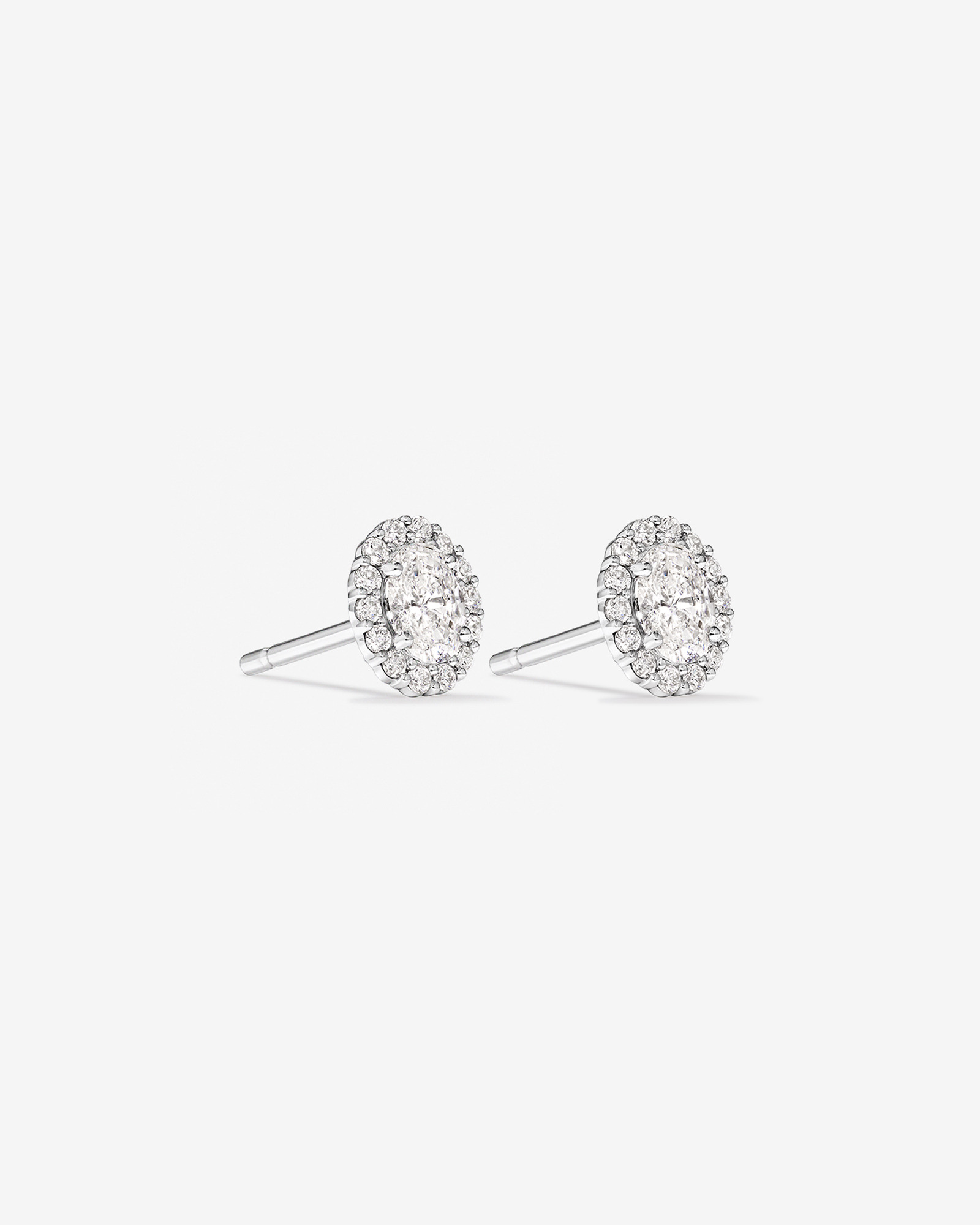 0,60 carat TW Boucles d’oreilles ovales Halo en diamant cultivé en laboratoire serties en or blanc 10 carats