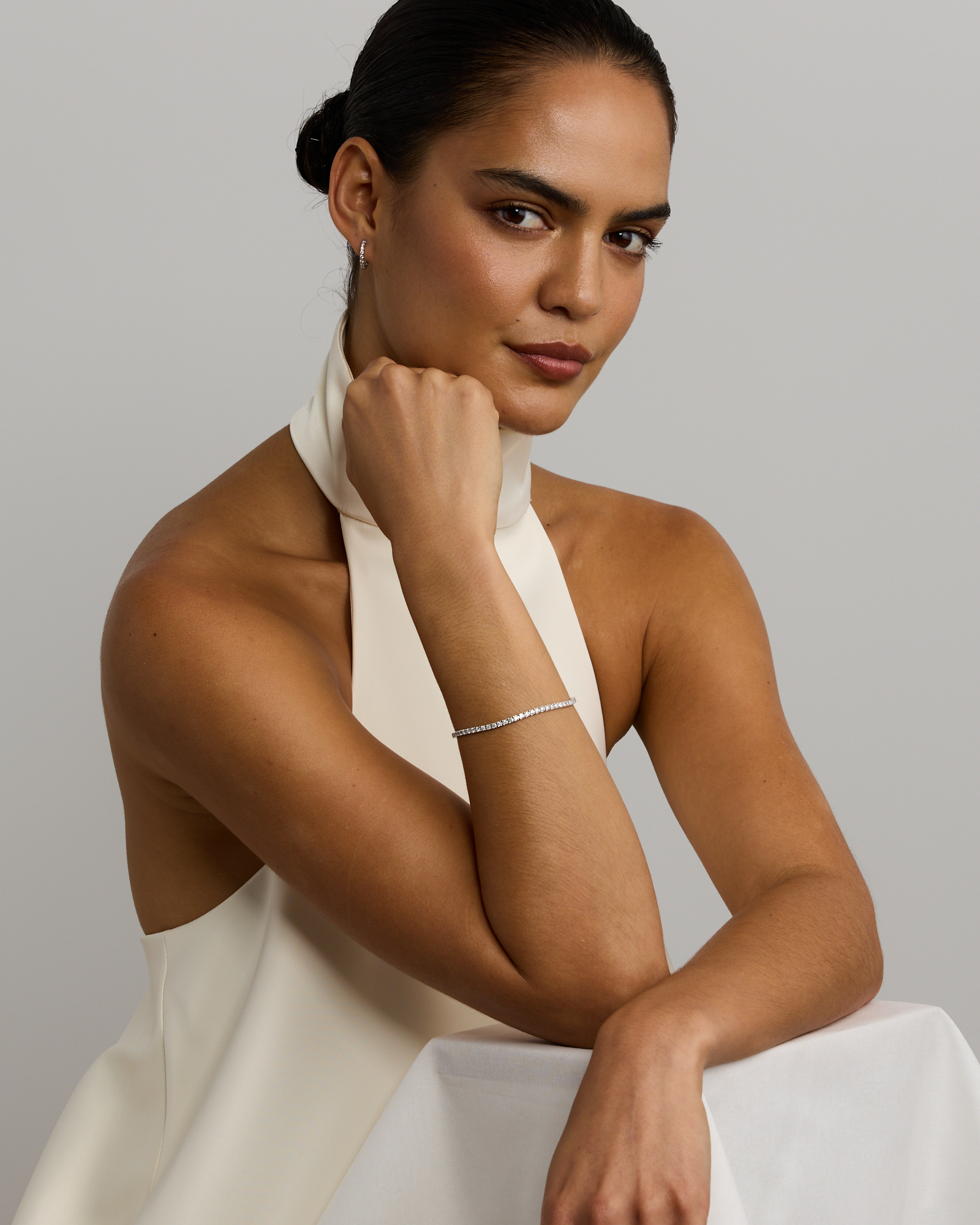 Boucles d’oreilles rondes rondes en diamant TW de 0,50 carat cultivées en laboratoire en argent sterling