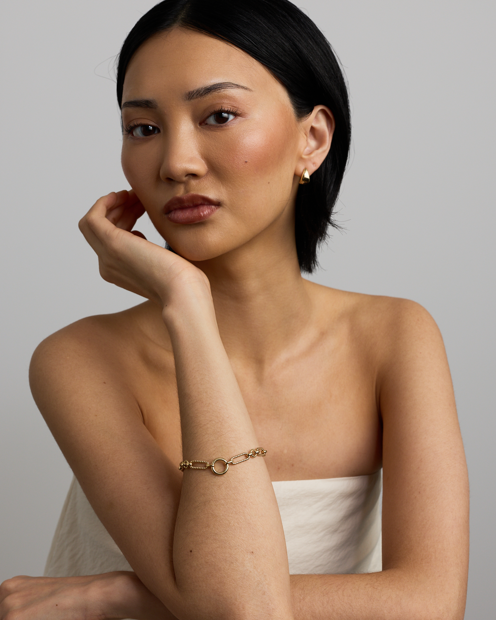 Bracelet ouvert trombone torsadé de 18,5 cm (7,2 po) en or jaune 10 ct