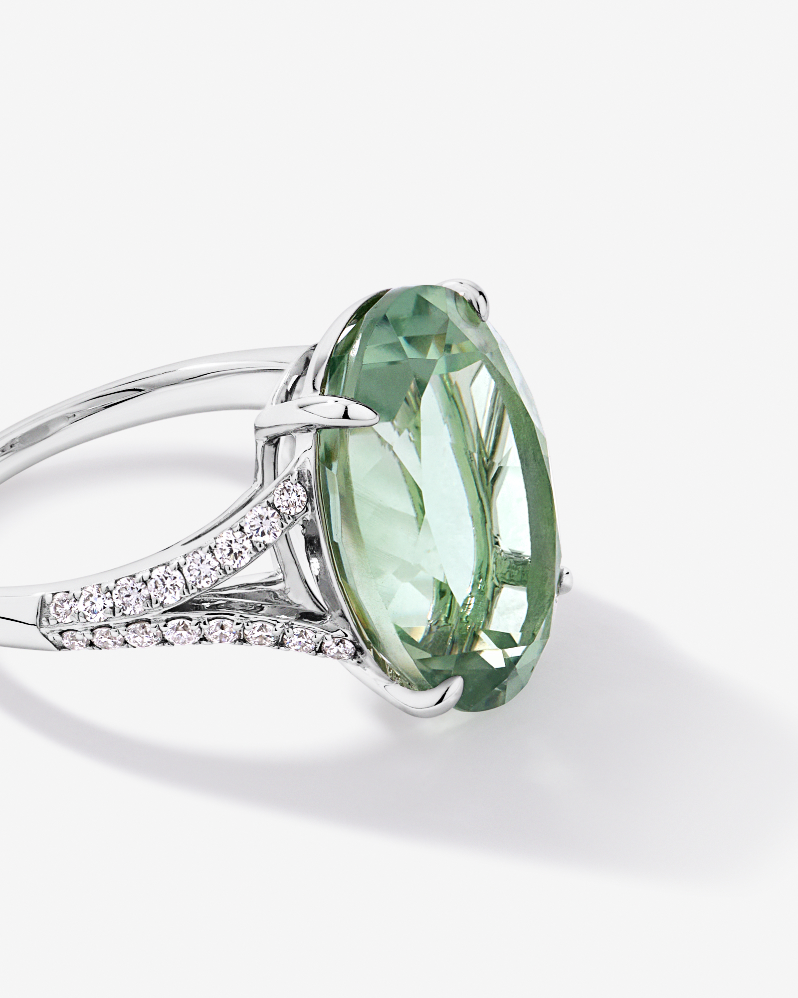 Oval Green Amethyst & 0.33 Carat TW Diamond Split Shank Ring 10kt Gold