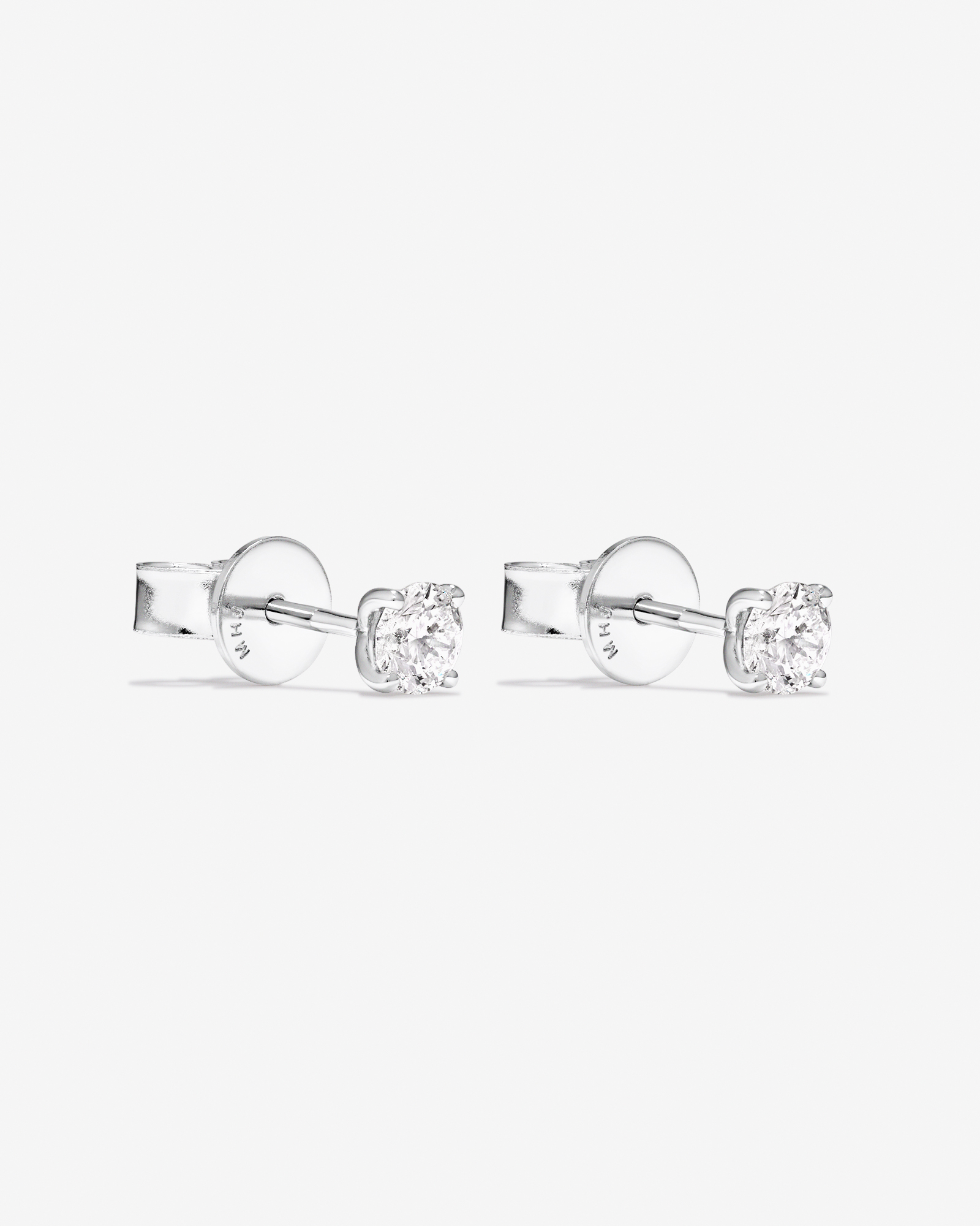 0,50 Carat TW Boucles d'oreilles puces solitaires en diamant en or blanc 18kt