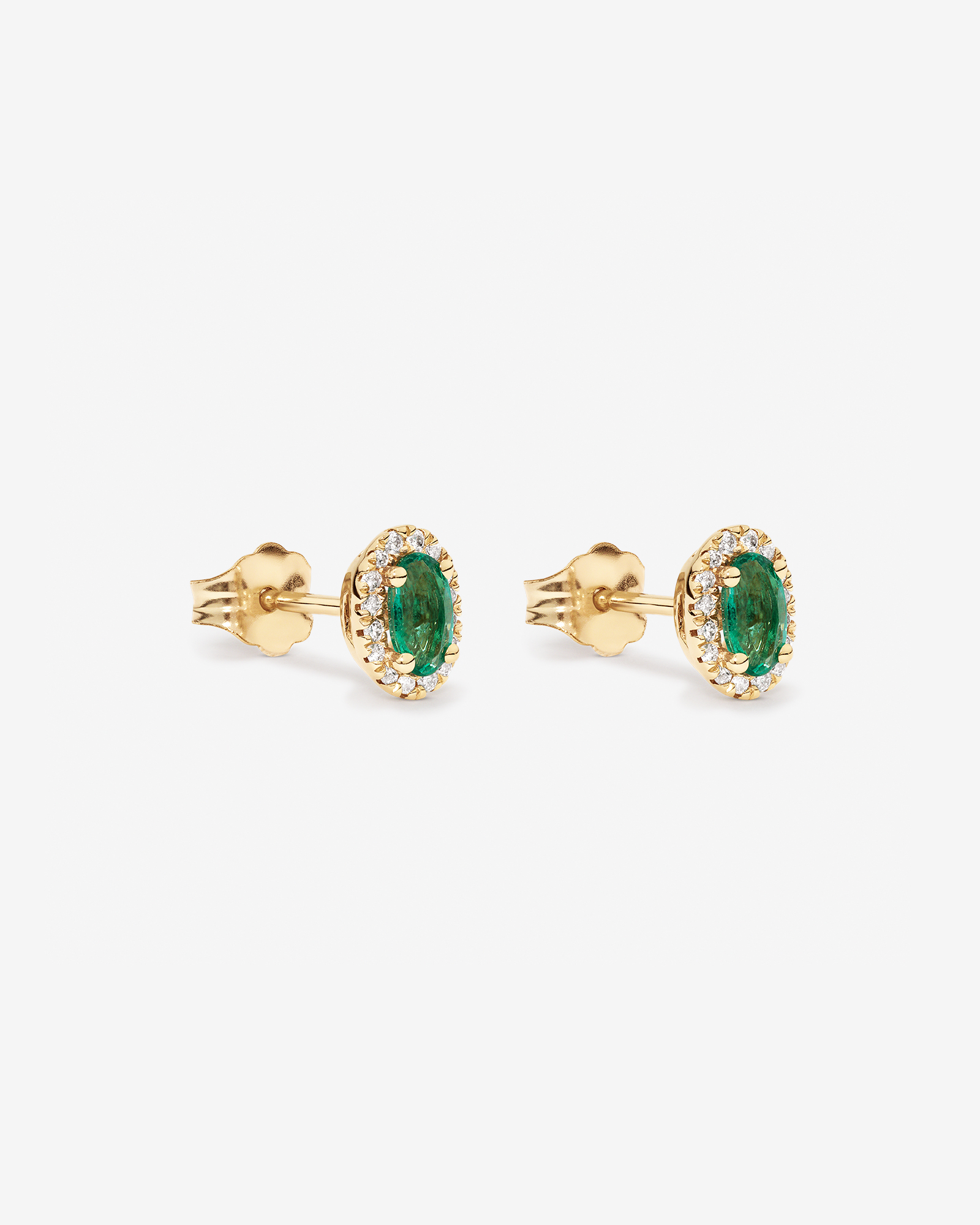 Boucles d'Oreilles Clous Halo en Pierre Précieuse Émeraude Verte Taille Ovale et 0,09 Carat TW Diamant en Or Jaune 10 kt