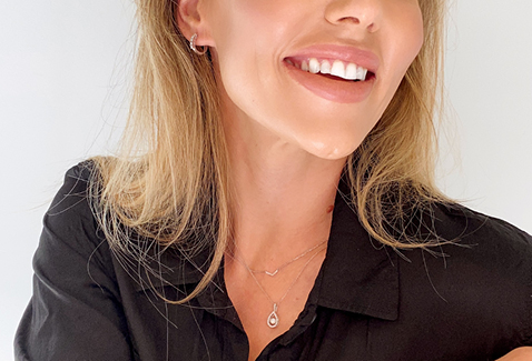 @monique_bree wearing dainty necklaces