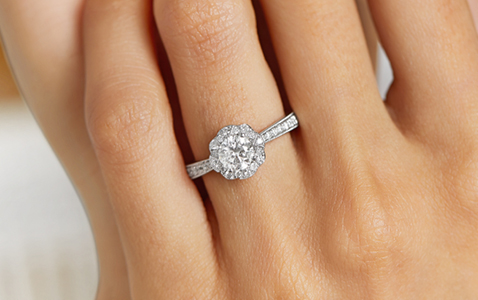White gold vintage diamond engagement ring White gold vintage diamond engagement ring