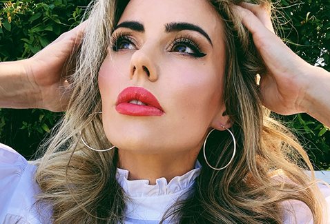 @monique_bree wearing hoop earrings