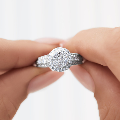 Diamonds by the Carat Diamonds by the Carat