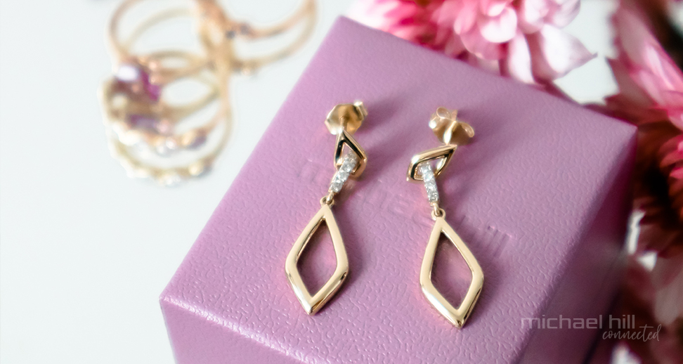 drop earrings styling tips from two influencers drop earrings styling tips from two influencers
