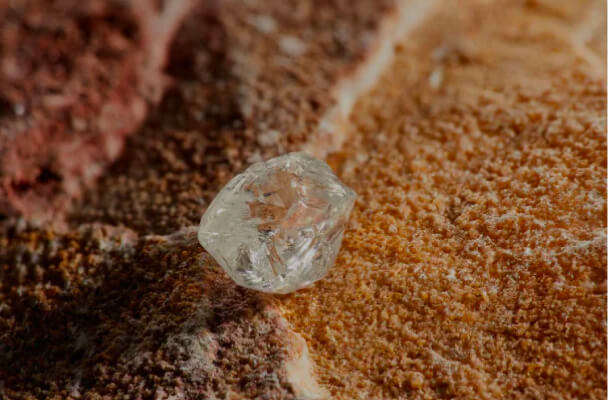 Is a natural diamond, discovered by De Beers.